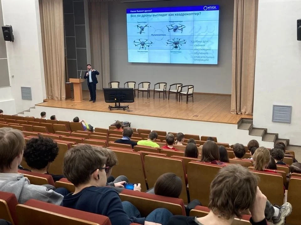 🧑‍💻Обучающиеся 10 «В» ИТ-класса посетили Международный фестиваль отраслевой науки CIFR 2026 в Москов