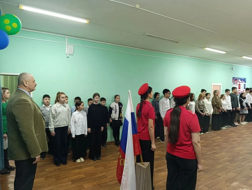 🇷🇺Утро понедельника 16 марта 2026 года в МКОУ"Оранжерейнинская СОШ" традиционно начал...
