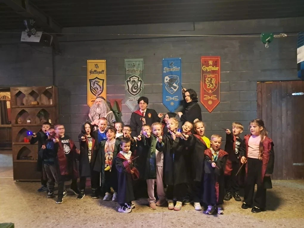 НЕЗАБЫВАЕМЫЕ ВЫХОДНЫЕ В ХОГВАРТСЕ !  🤩 В честь окончания учебного года 1 "Л" класс нашей школы отпра