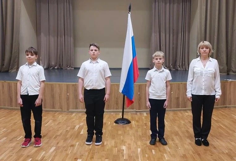 Торжественная церемония ознаменовала начало предканикулярной недели!   🇷🇺 По традиции неделя началас