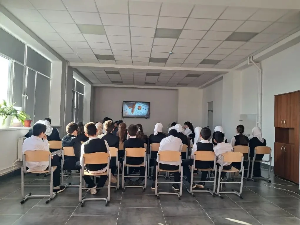 🎥 Сегодня в нашей школе состоялся показ документального фильма «Предательство» для учеников 7-11 кла