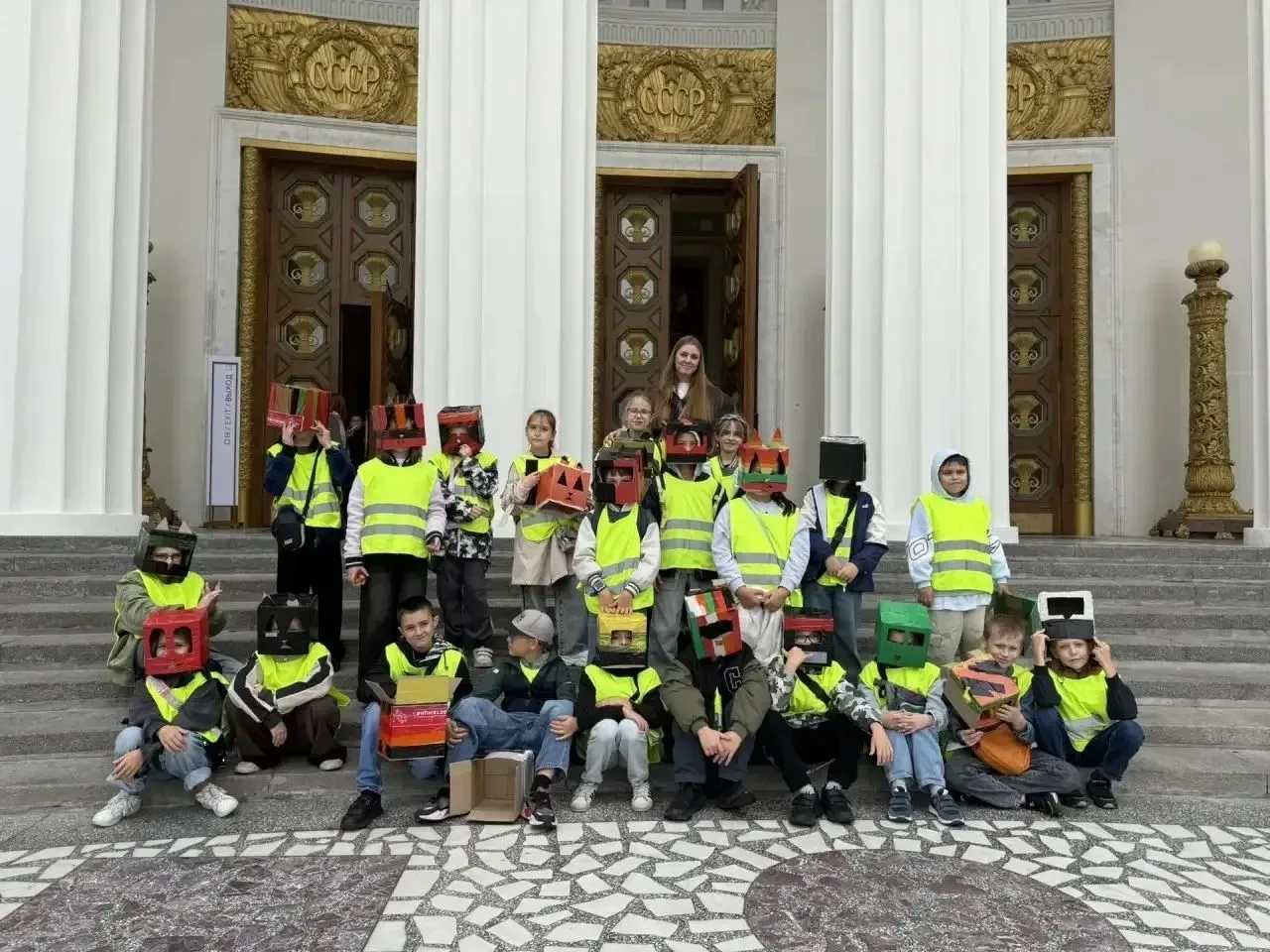 🤖 Учебный год начался и ученики 3 «Б» класса отправились на первую экскурсию! 🎒✨