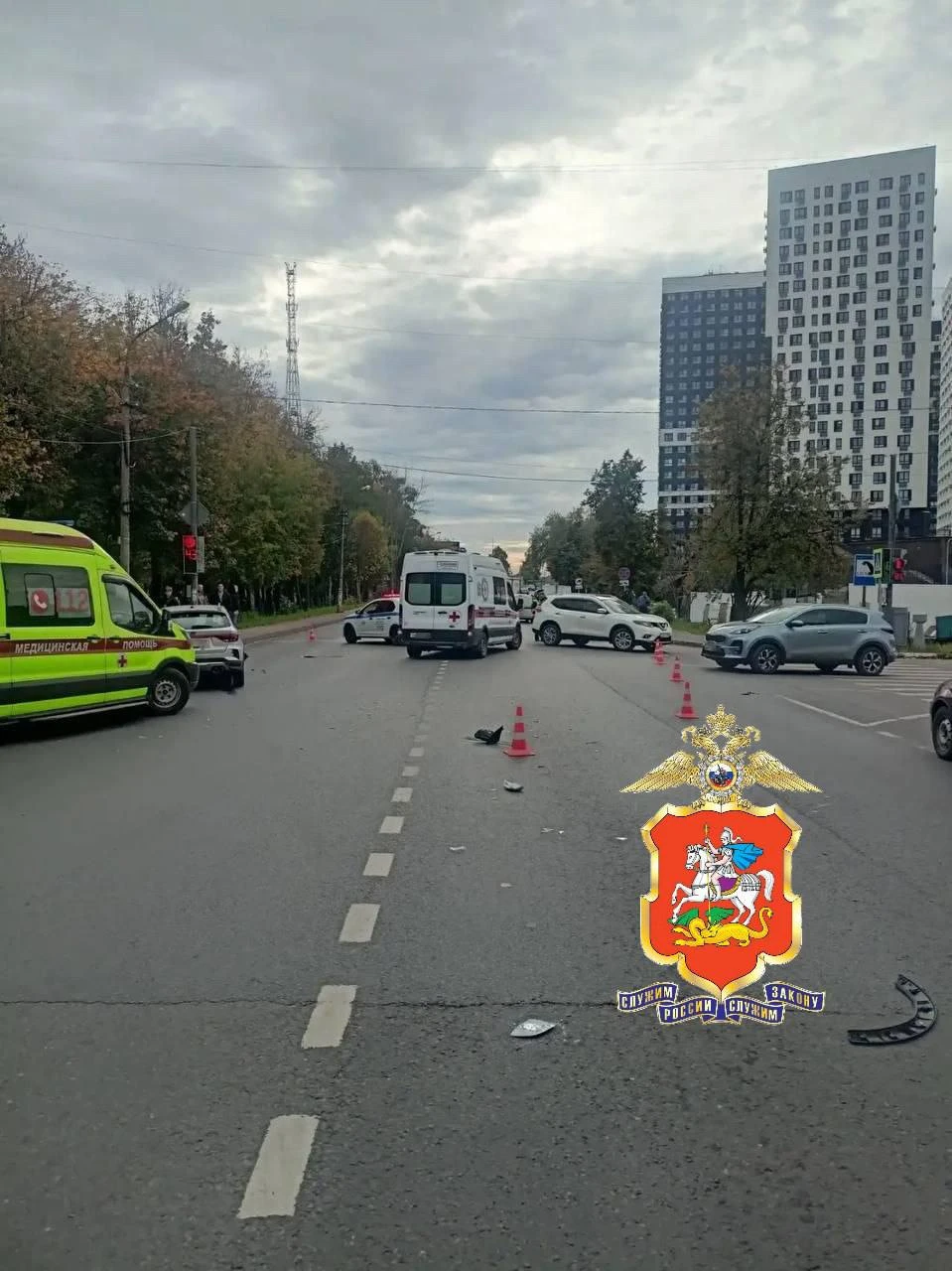 В Пушкино на дороге сбили двоих 14-летних подростков на электросамокате