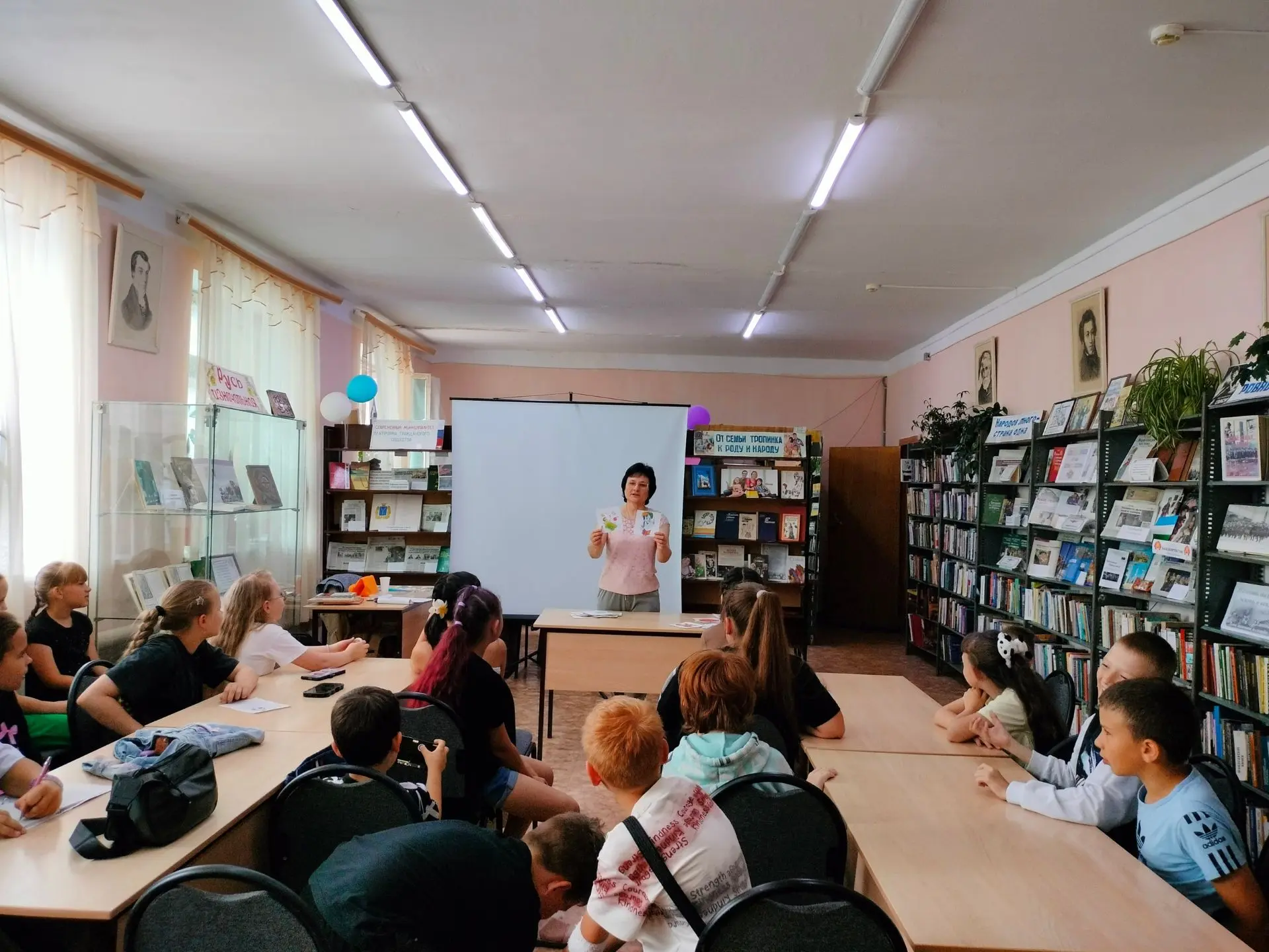 «Книги читаем, игры затеваем, весело отдыхаем» под таким названием в Центральной детской библиотеке 