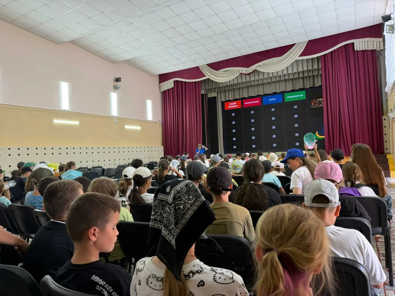 В это же время, для ребят младших отрядов, а потом и старших, прошла самая музыкальная ...