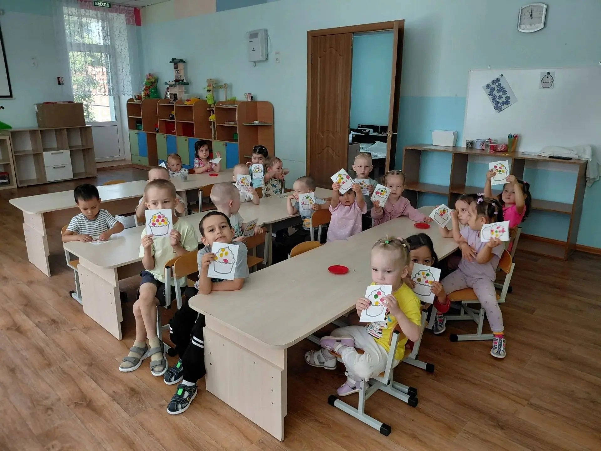 Куличики из песка с секретом!
Сегодня наши малыши превратились в настоящих юных скульпторов! Они вме