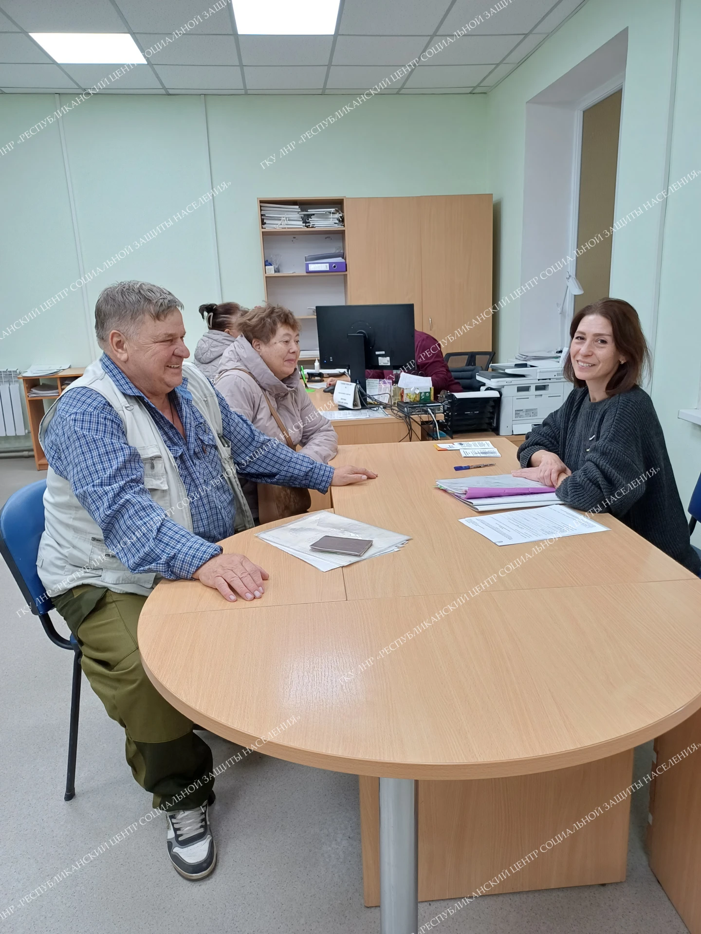 В Филиале №4 ГКУ ЛНР "РЦСЗН" в г. Алчевске продолжается консультирование и прием гражда...