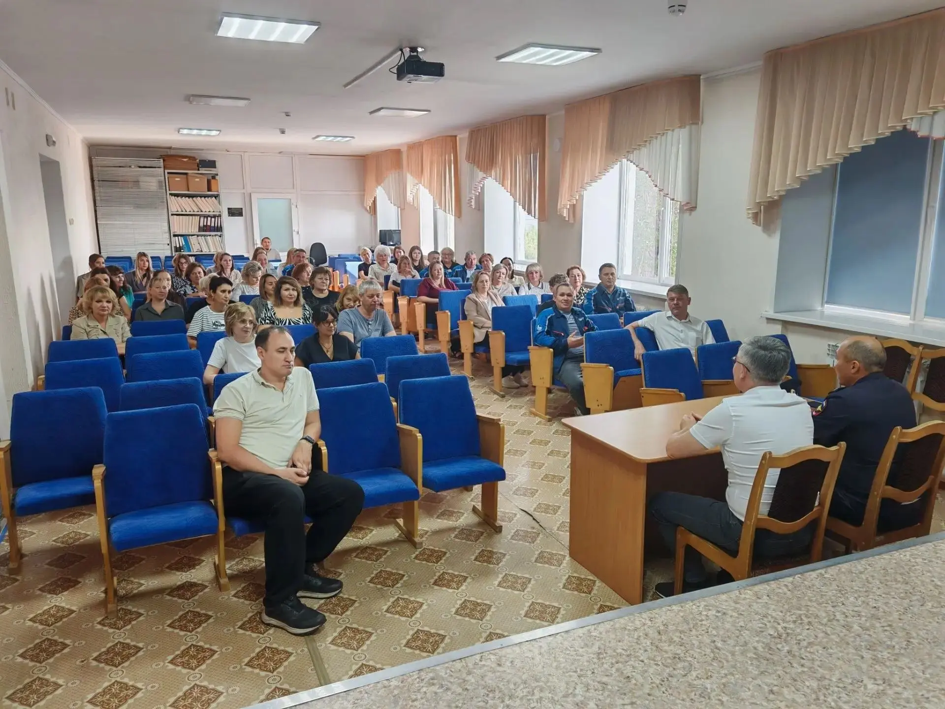 Полицейские Стерлитамака напомнили работникам «МУП СтерлитамакВодоКанал» о правилах фин...