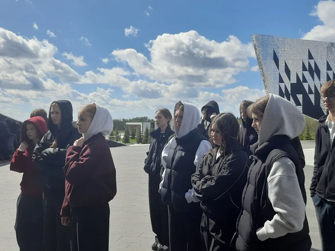 05.05.2026 📣 Экскурсия 10В класса: память, которая живёт в сердце 📣  5 мая  ученики 10В класса посет