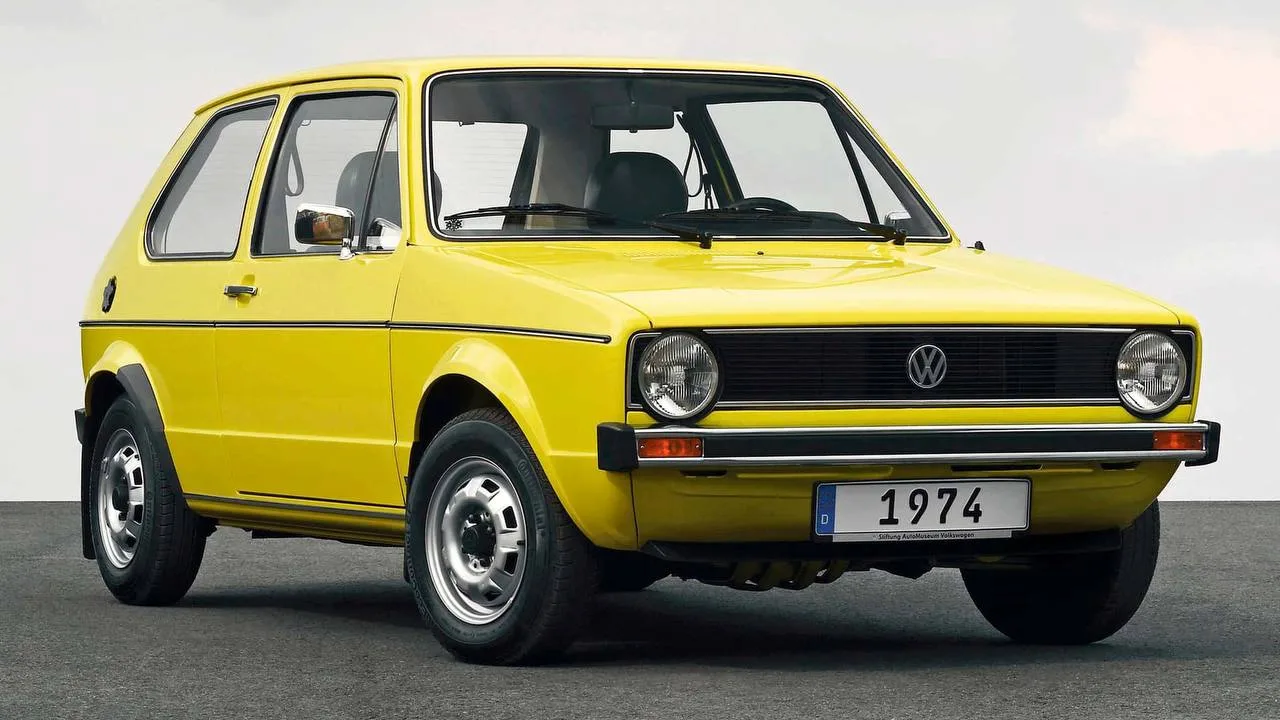 Как Volkswagen случайно создал легенду? 

🔎 В 1974 году Volkswagen запустил первый Golf. 
Для бренд