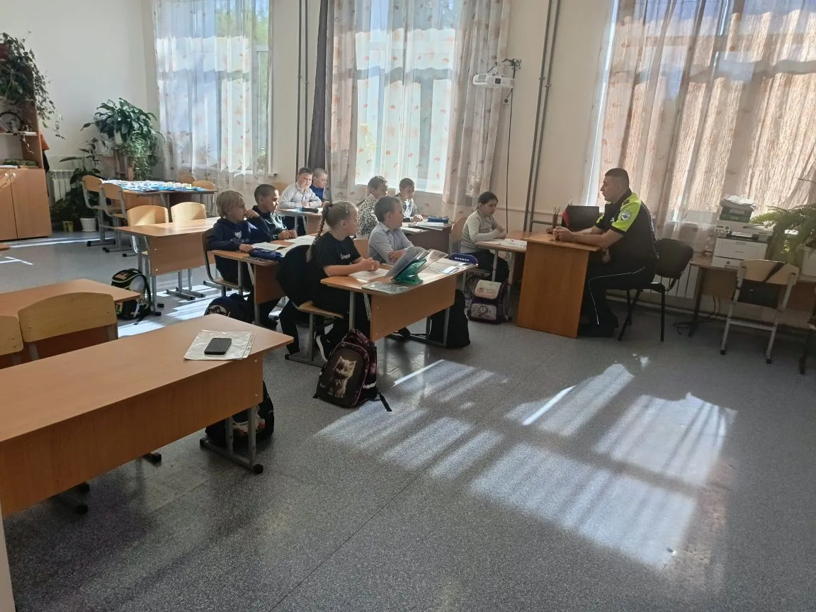 Беседа с ребятами 2 класса о правилах безопасного поведения на дороге.