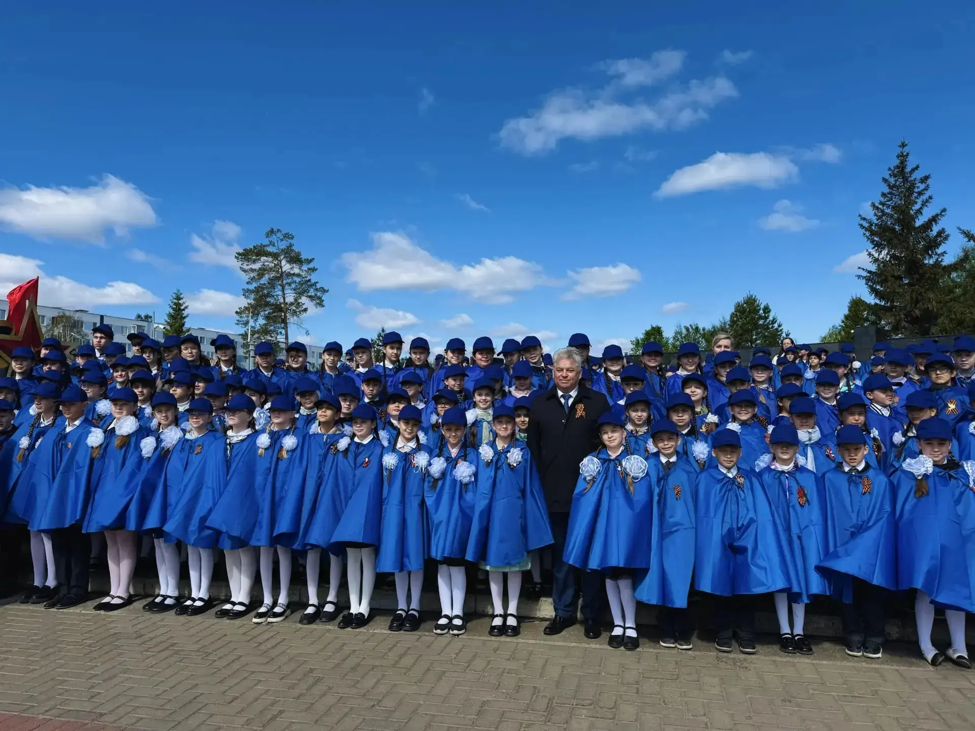 Ученики нашей школы, входящие в состав школьного хора, вновь доказали, что память о героическом прош