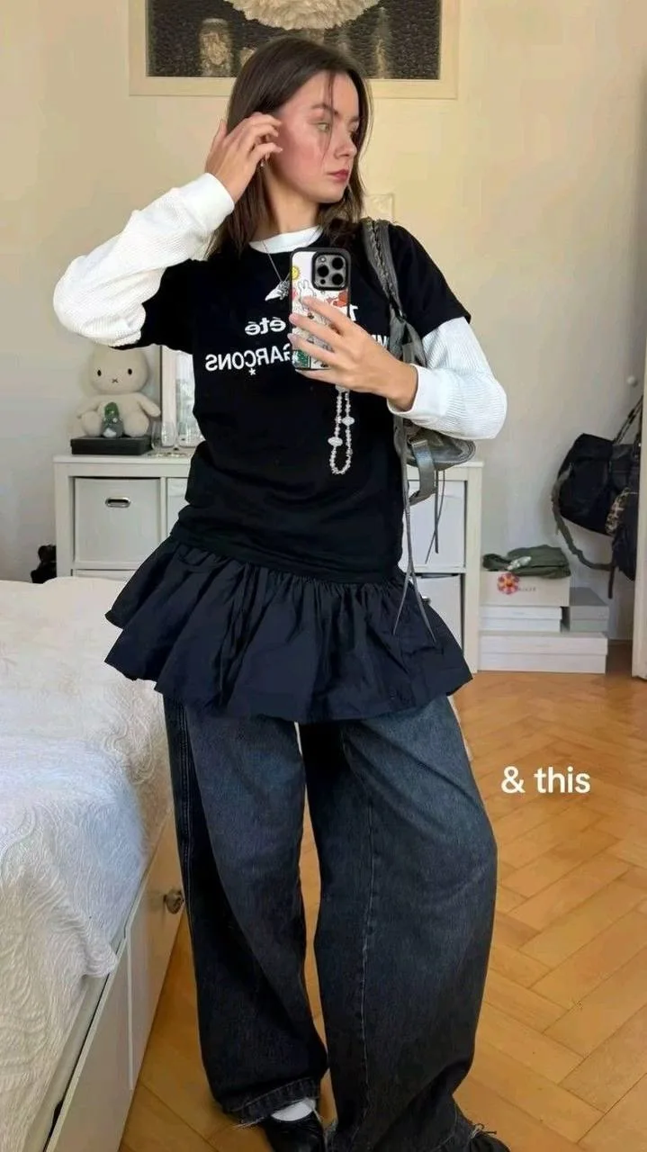 В Тикитоках новый тренд — skirts-over-pants.