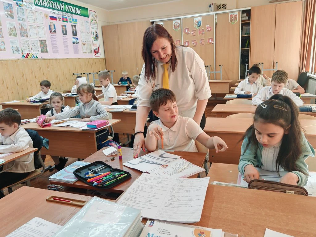🏺 В гостях у истории: как первоклассники собирали древний кувшин  В 1 «Е» классе прошёл необычный ур