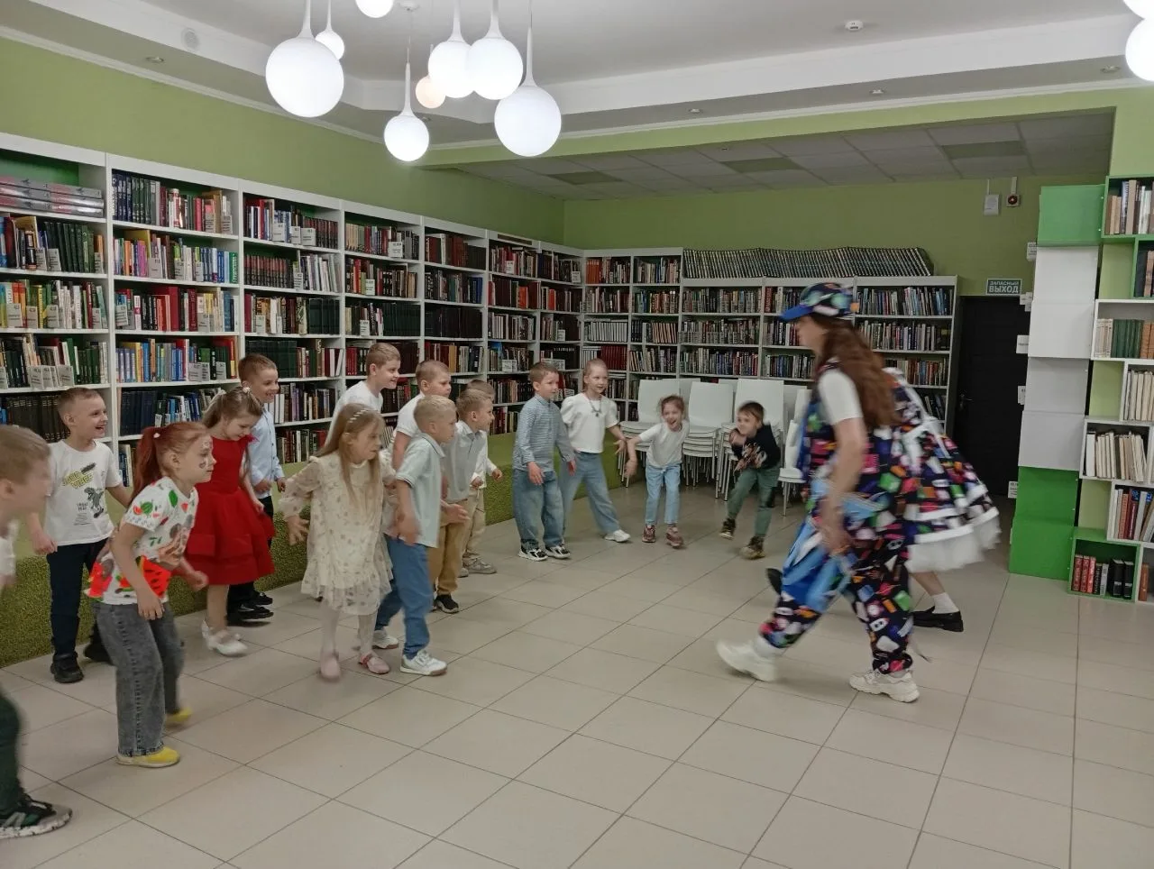 В День защиты детей в школе раннего развития "Умницы и умники" прошел выпускной вечер для детей подг