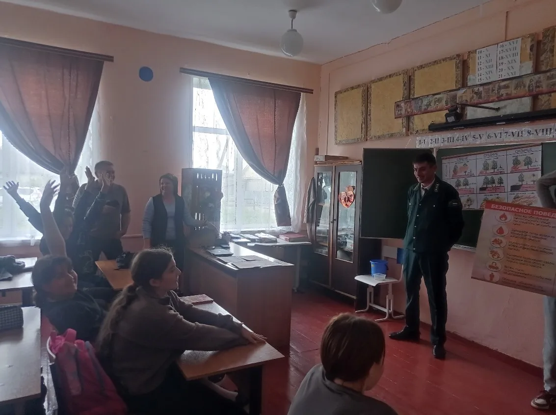 В преддверии летних каникул заместитель начальника подразделения «Первомайское лесничес...