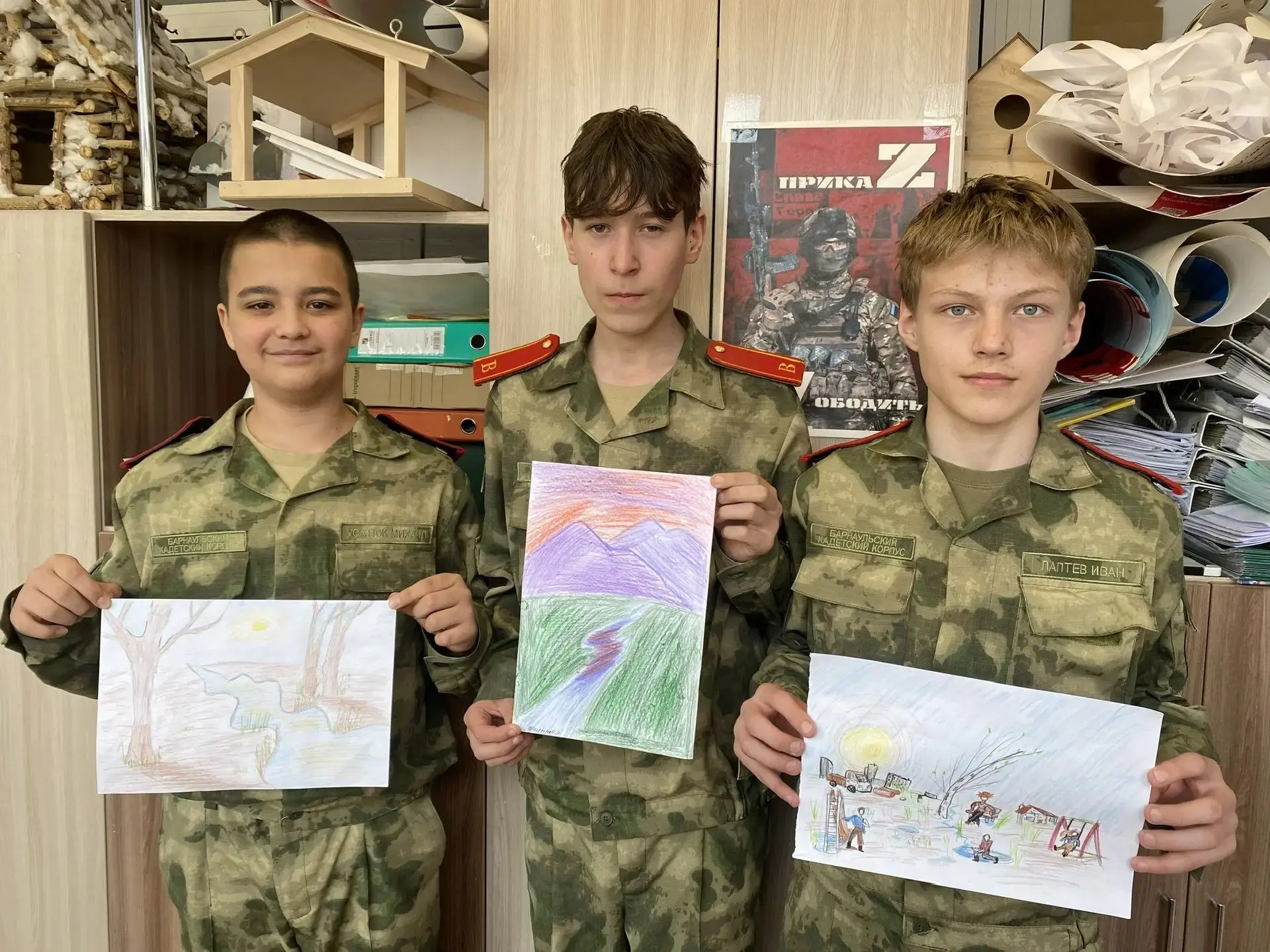 В Барнаульском кадетском корпусе  продолжается конкурс рисунков «Весна идет! Весне дорогу!». Наши ка