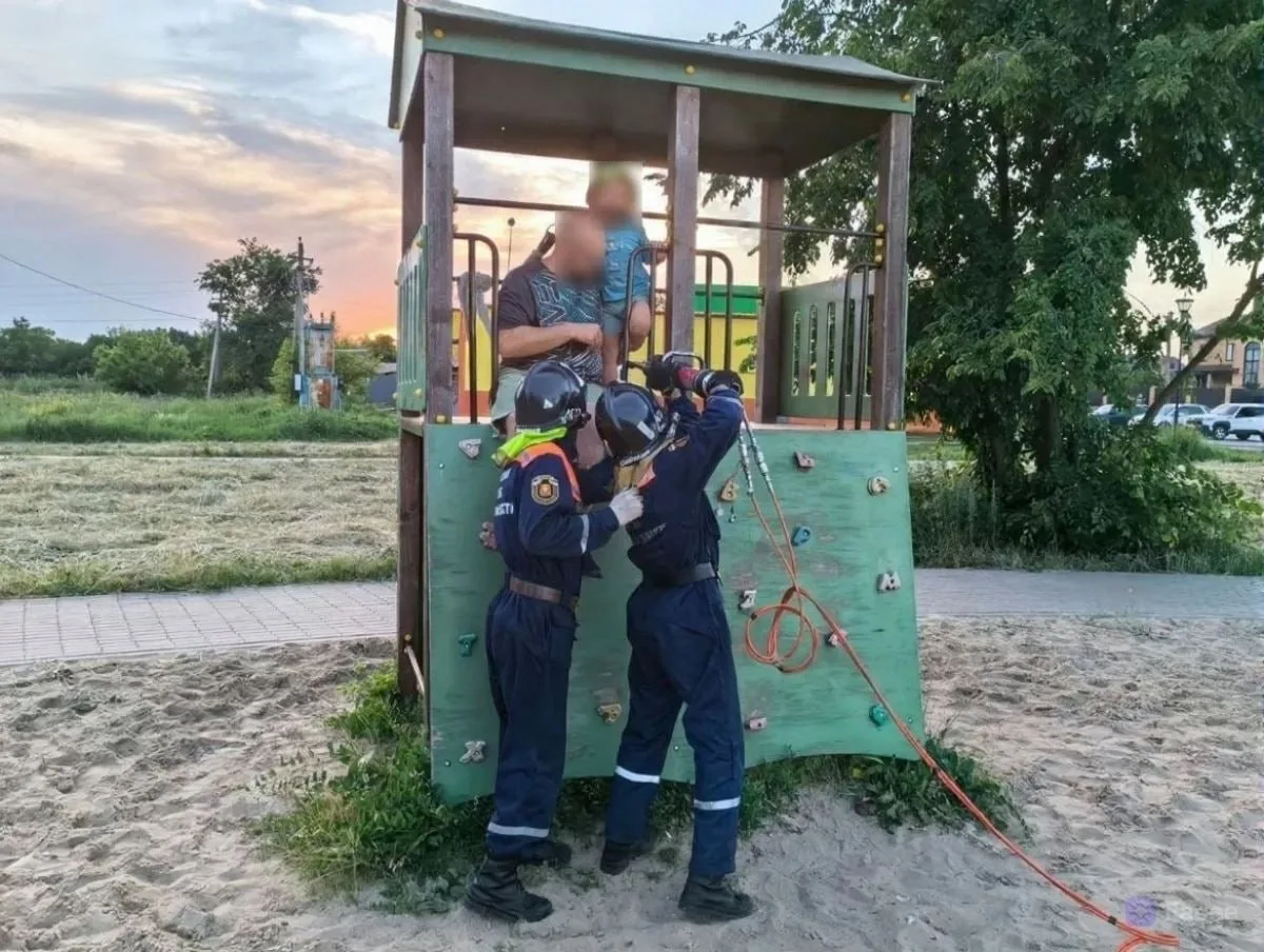 У липецких спасателей сегодня был очень разноплановый рабочий день

Сначала в Жёлтых Песках пришлось