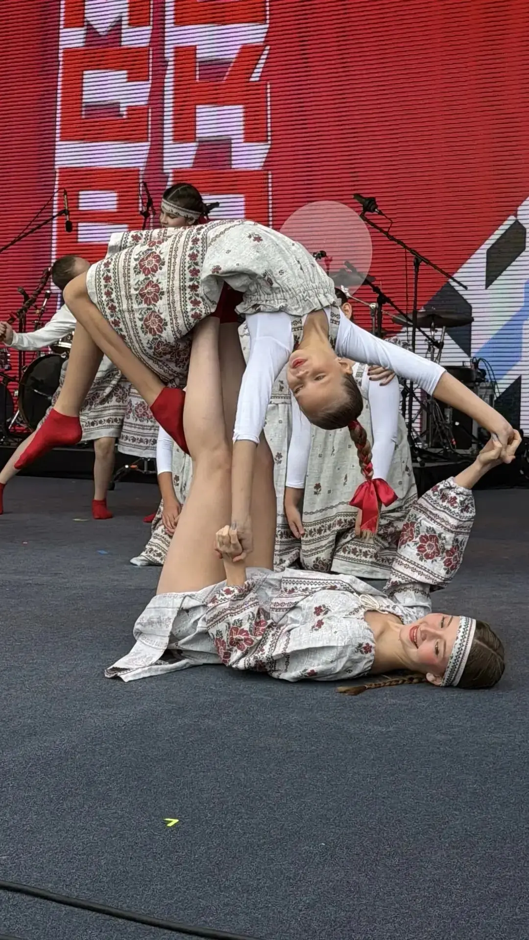 🎉 А вы знали, что плохая погода не мешает артистам? 😂