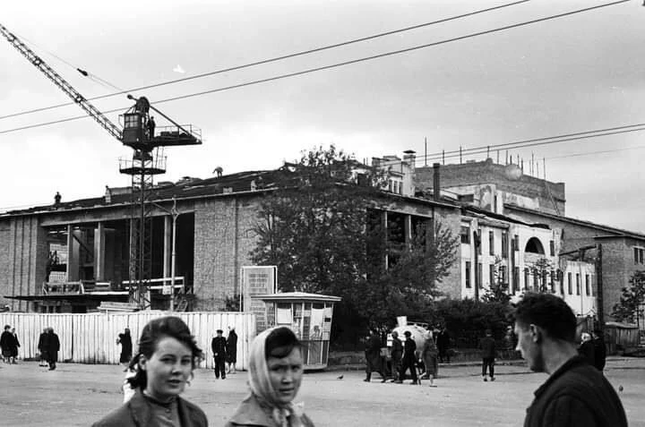 Перестройка драмтеатра