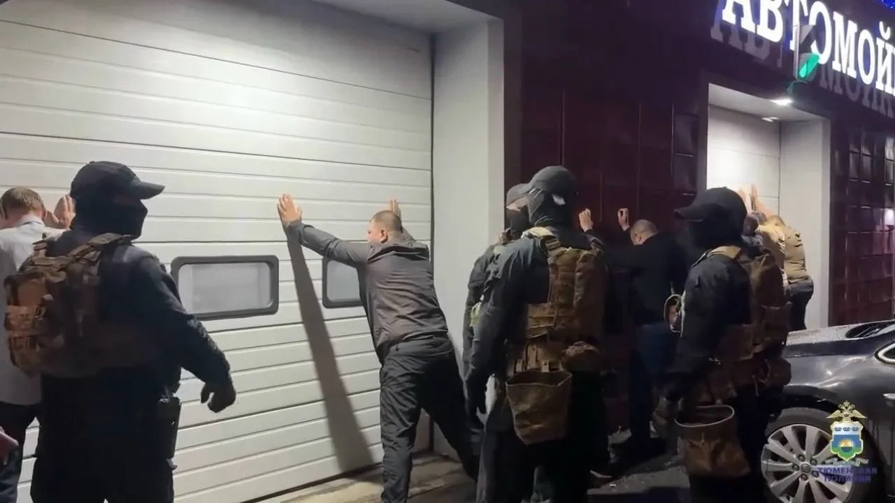 Силовики ворвались во время рейда в семь ночных заведений в Тюмени