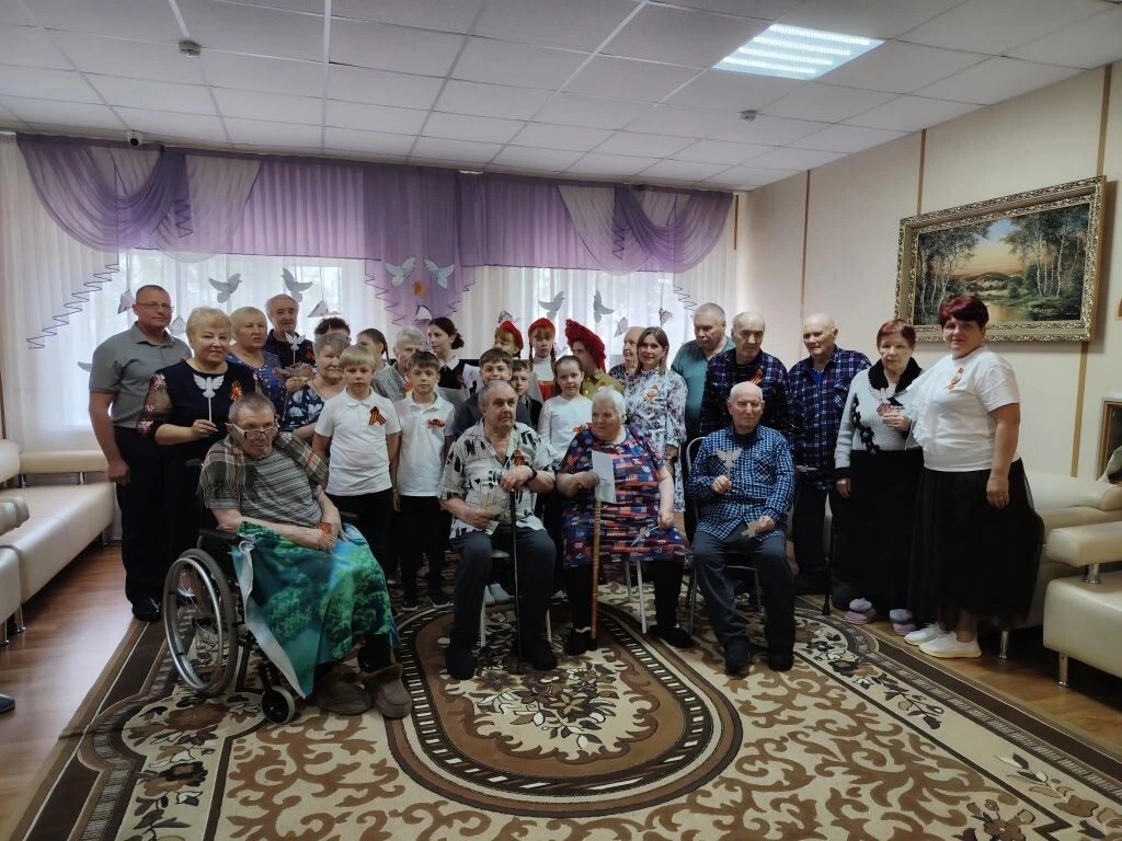 В стенах Локтевского дома-интерната прошел большой праздник, посвященный 9 Мая. В этот ...