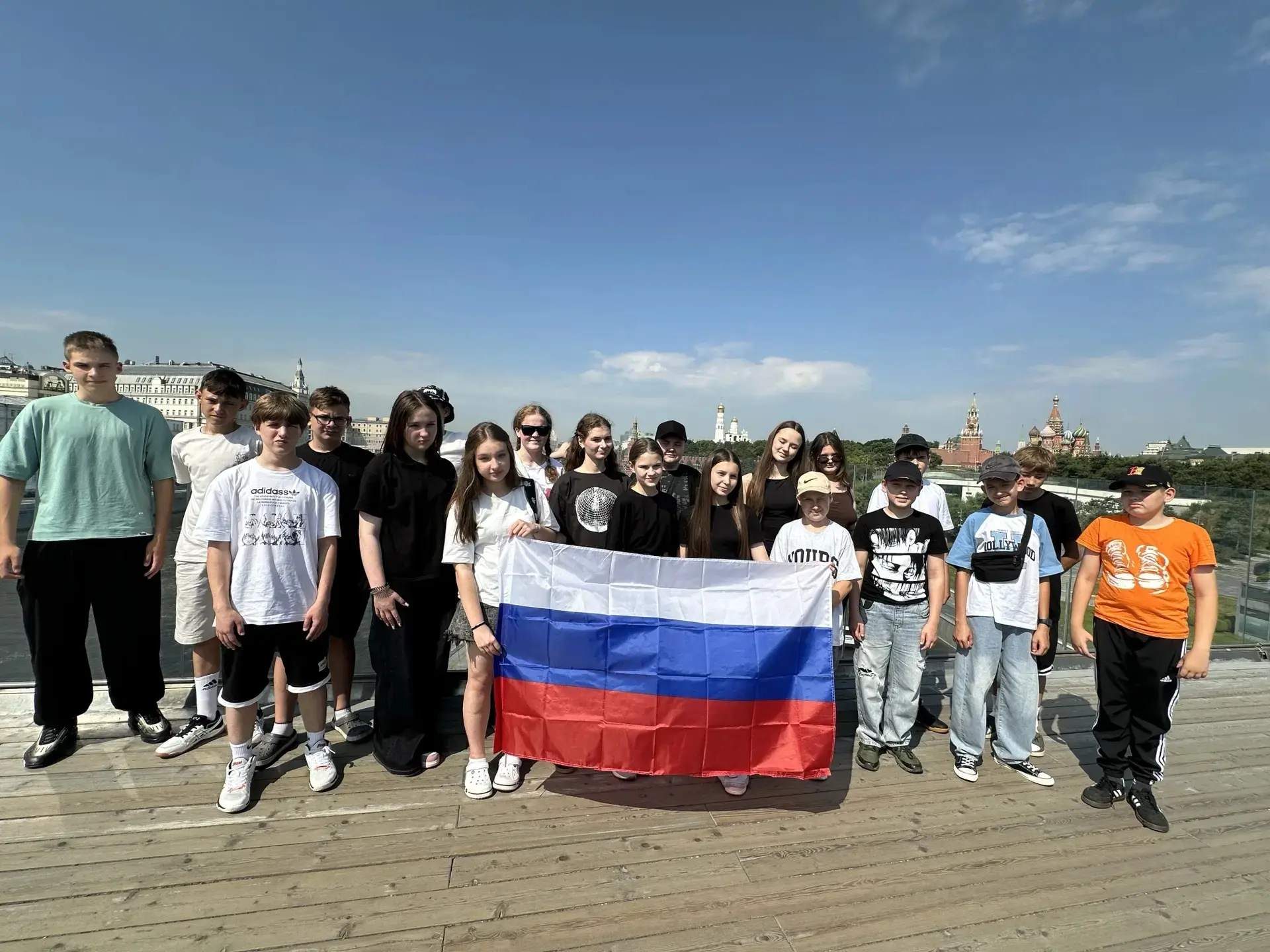 Они сейчас там, где оживает история! 🇷🇺

Пока мы поздравляем друг друга с Днём России, наши учащие