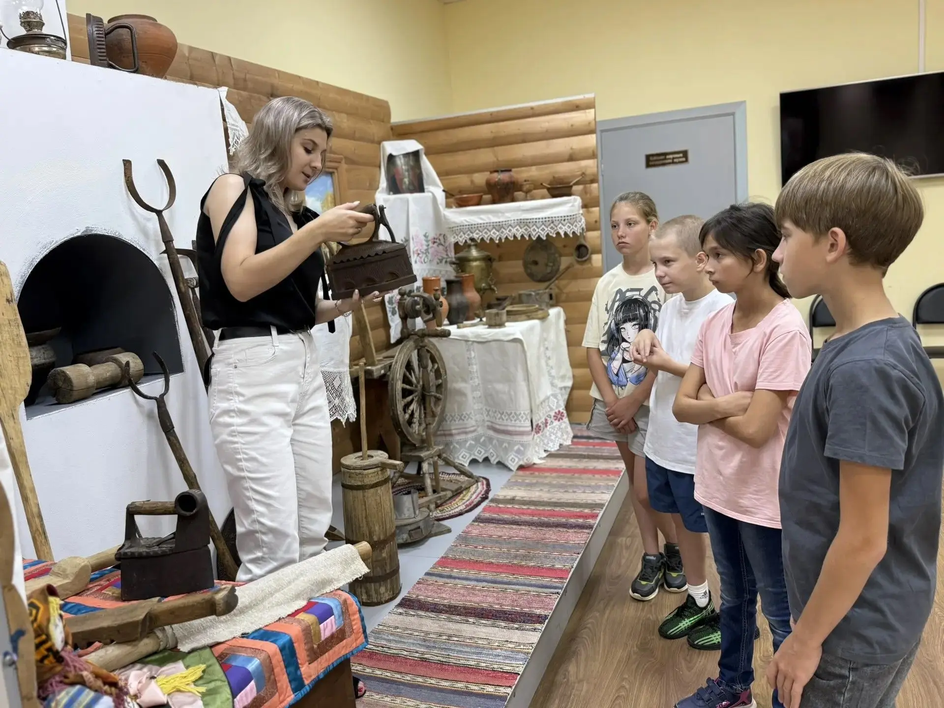В ГОСТЯХ У МУЗЕЯ
🌞Наш день начался в теплой компании: в гостях у музея побывали воспитанники Ивнянс