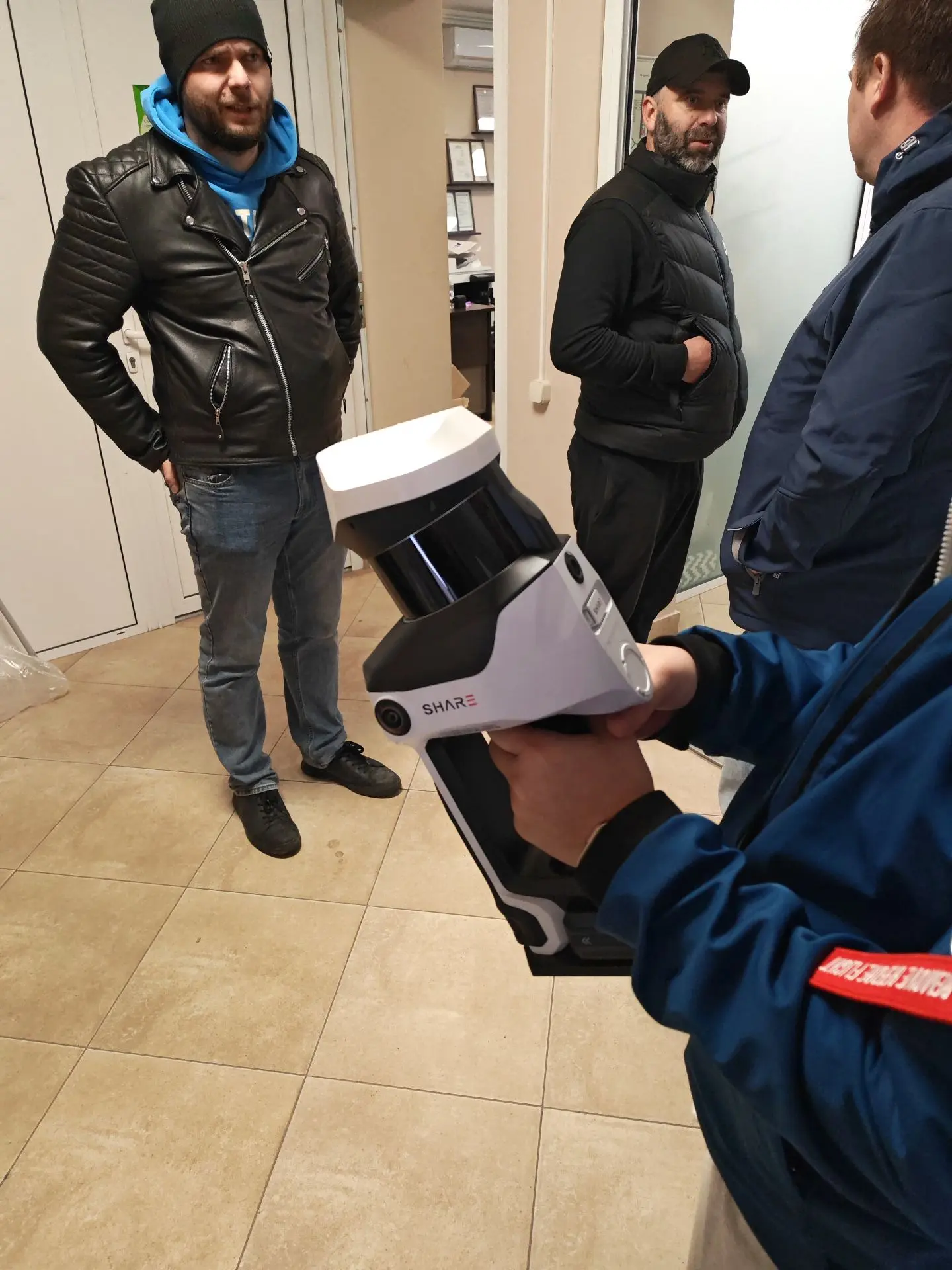 Показался SHARE S100.