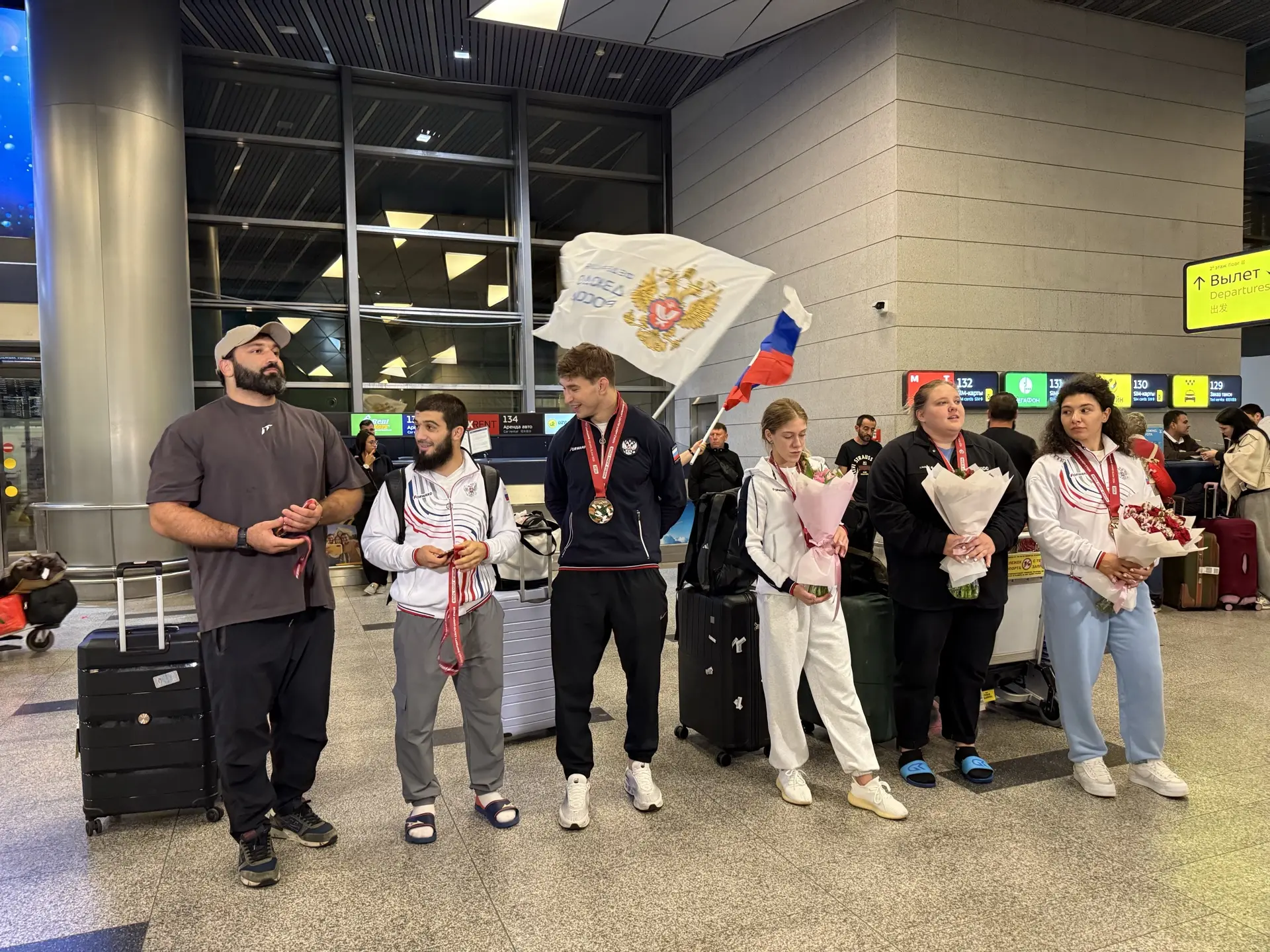 🛬🇷🇺 Сборная России минувшей ночью вернулась в Москву с турнира #БольшойШлем в Лозанн...