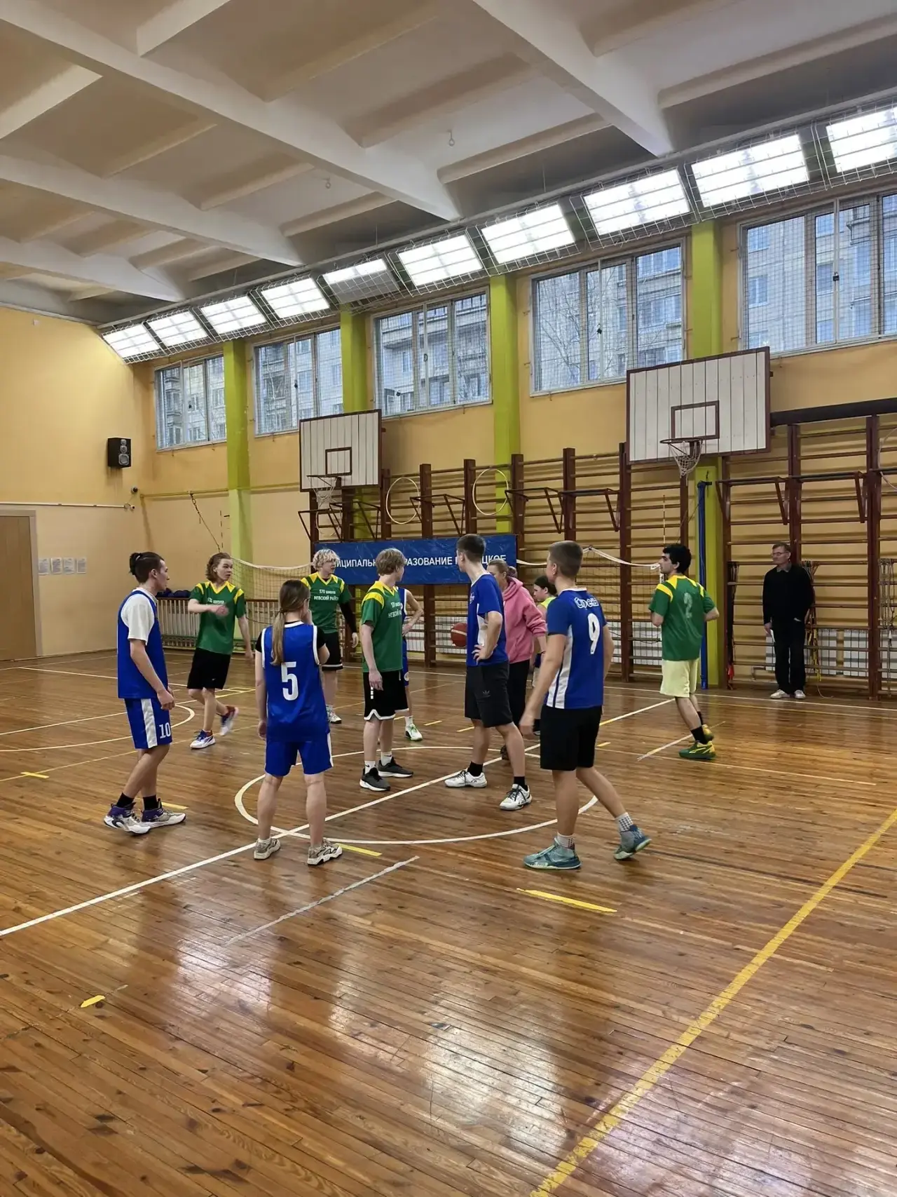 🏀19 марта команда нашей школы приняла участие в Муниципальном турнире по баскетболу.  За честь нашей