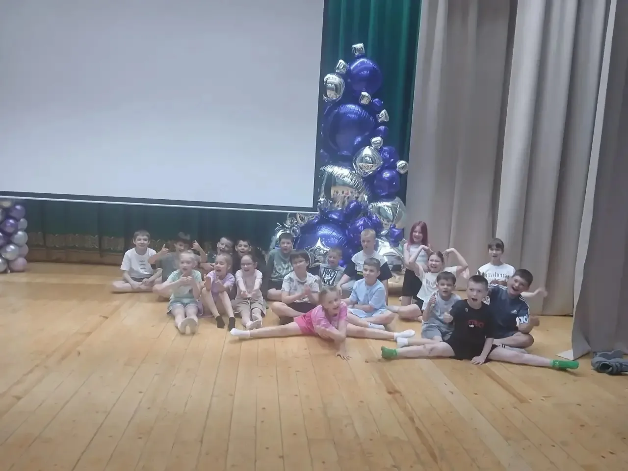 📸 Вспышка, кадр, победа! В лагере прошёл фотокросс!

Тема: «Автопортрет команды»

#Фотокросс #ЛетоВ