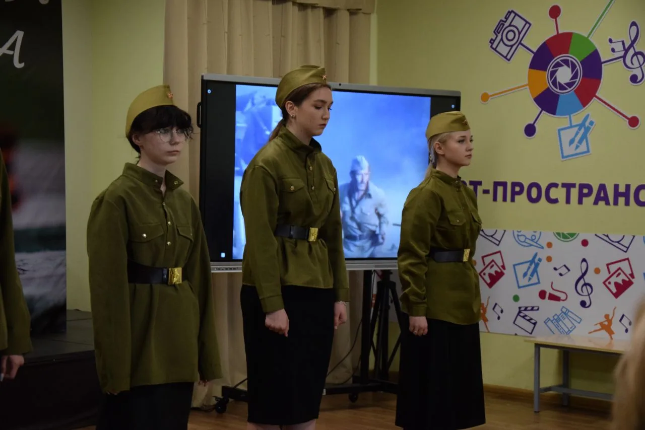 СТАРШЕКЛАССНИКИ ИНСЦЕНИРОВАЛИ ПРОИЗВЕДЕНИЯ О ВЕЛИКОЙ ОТЕЧЕСТВЕННОЙ ВОЙНЕ  В пятницу, 15 мая, в актов