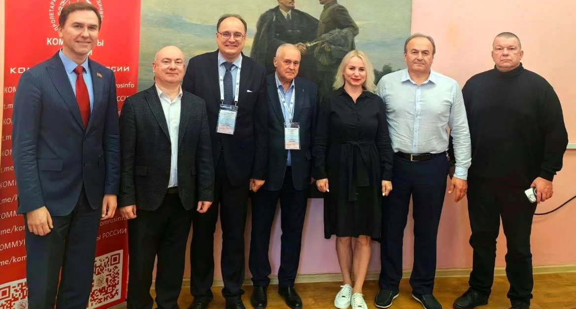В центральном Штабе Компартии Коммунисты России ее руководство во главе с Сергеем Малин...