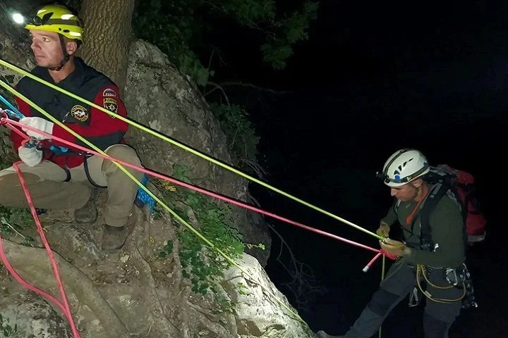 В горах Алушты почти шесть часов искали заблудившегося туриста
