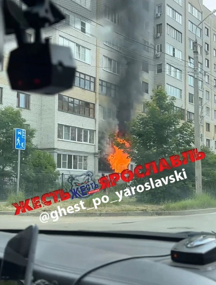 🔥Горит квартира в Заволжском районе на 1 этаже по адресу улица Красноборская, 37.

📍 Ярославль
👉 