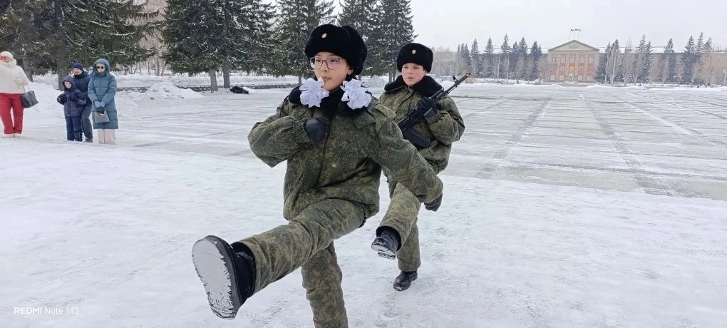 🔁 Репост:  🇷🇺В предпраздничные дни Вахту Памяти несли курсанты караула МАОУ СОШ № 222 Центрального о
