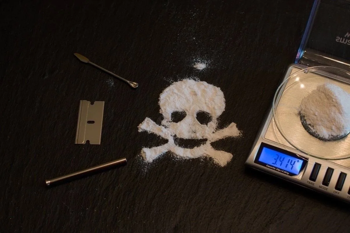 Мама маленького ребёнка решила передать наркотики мужу в ставропольскую колонию во врем...