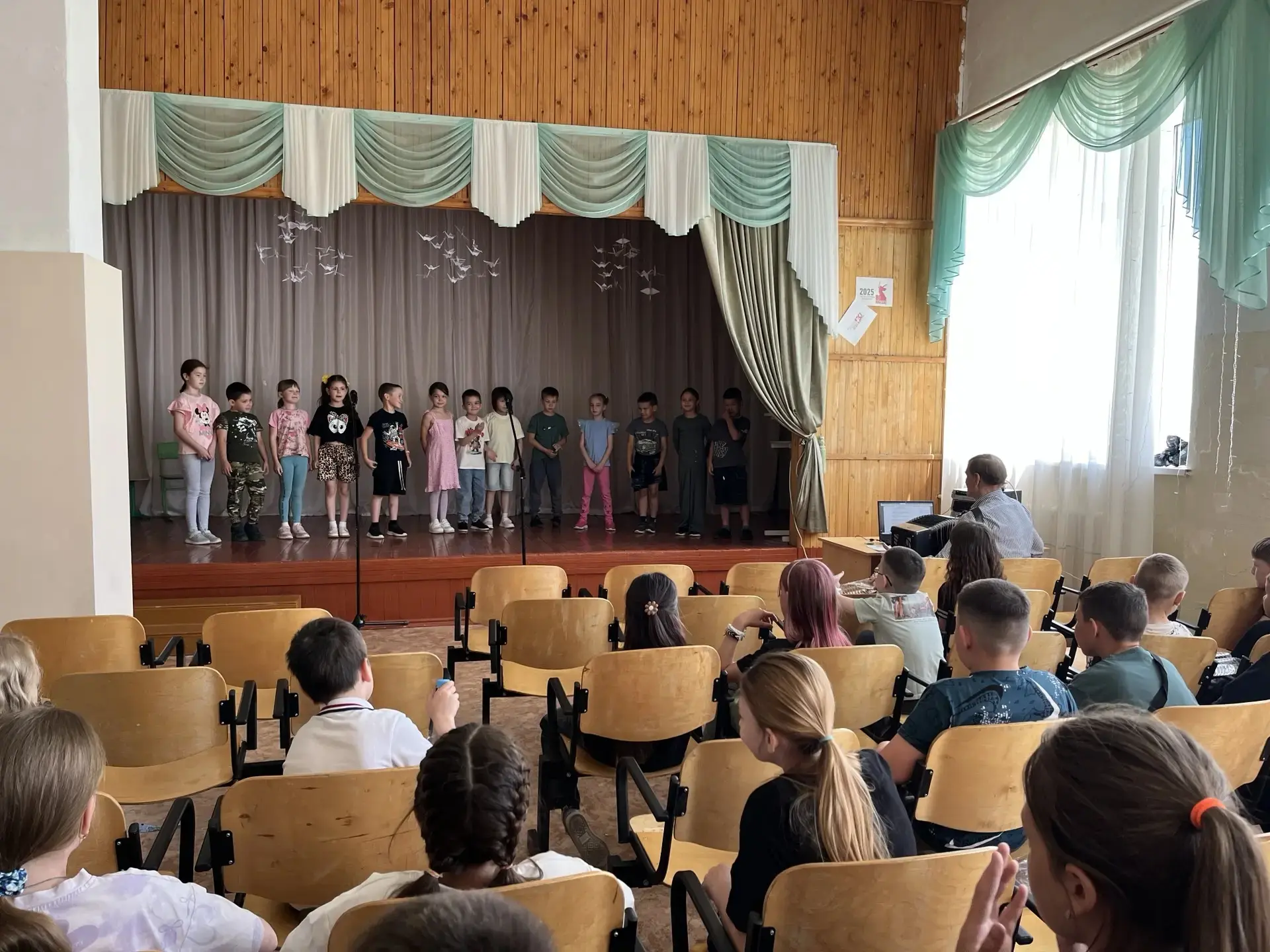 С 1 июня в школе функционирует пришкольный лагерь "Солнышко" для начальных классов.
Сегодня в лагере