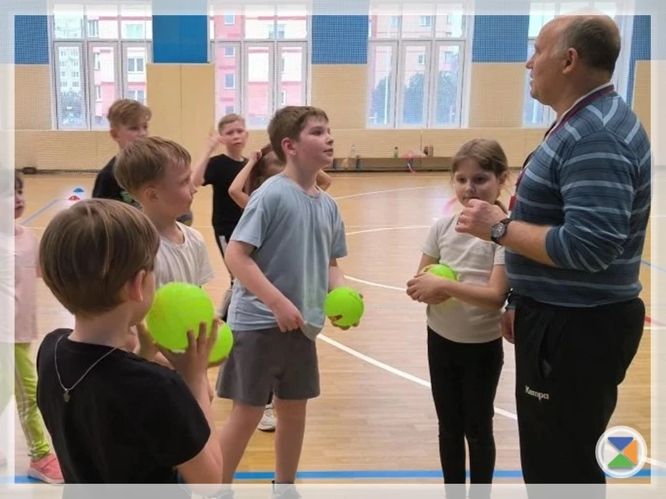 🤾‍♂️ ИГРАЙ В ГАНДБОЛ С НАМИ 🤾‍♂️   В нашей школе работает секция гандбола!  👤 Ведёт секцию тренер с 