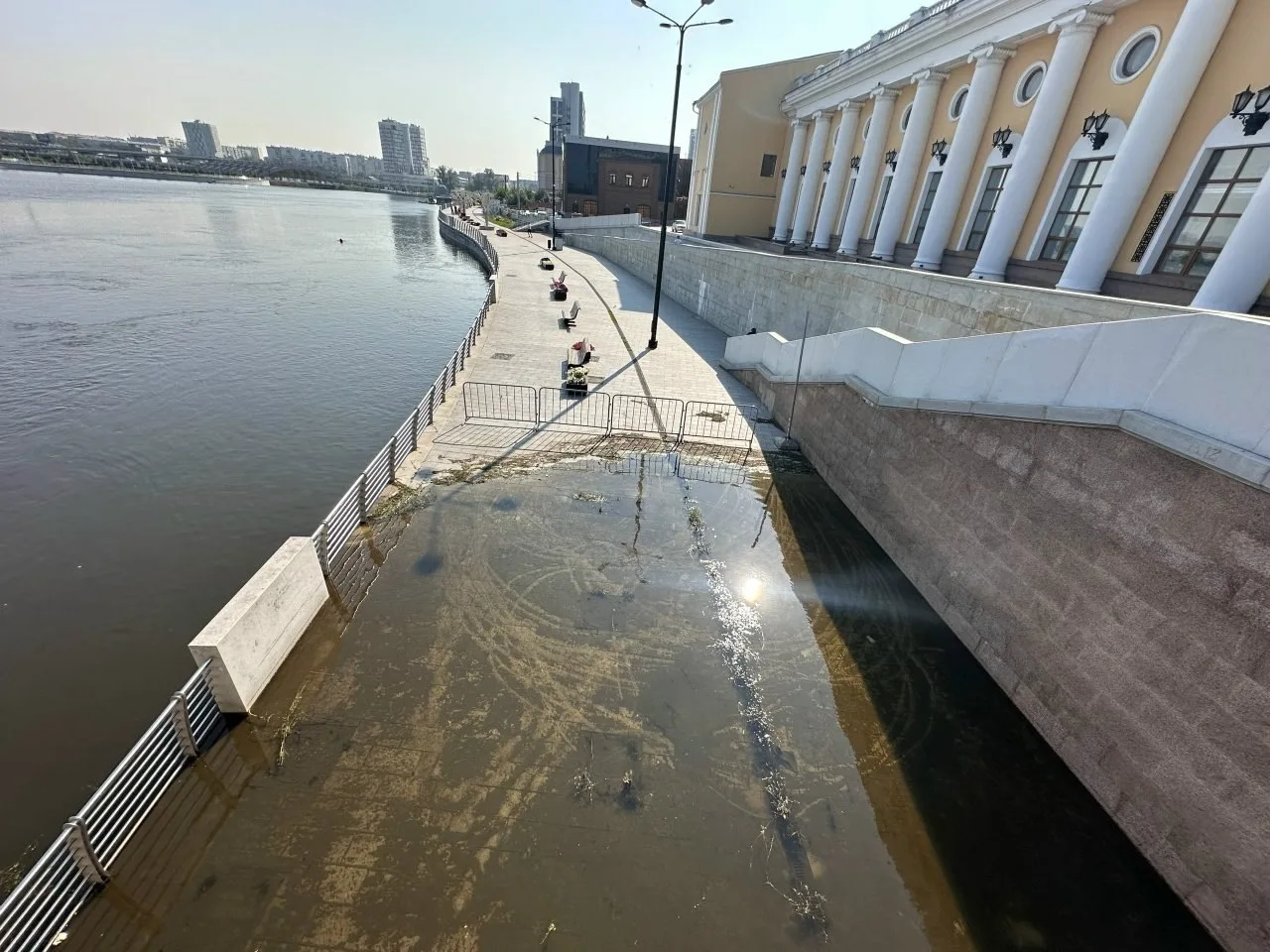 В Челябинске из-за дождей и сброса воды с Шершневского водохранилища поднялся уровень М...