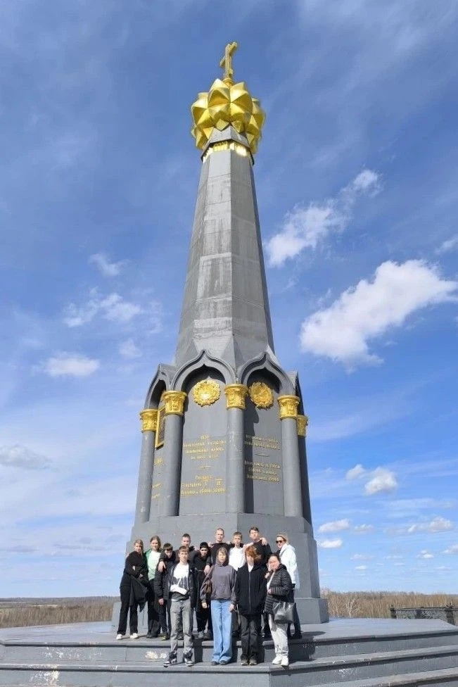 Недаром помнит вся Россия про день Бородина!  ✨ Ученики кадетских классов 7Д, 8Д, а также ребята из 
