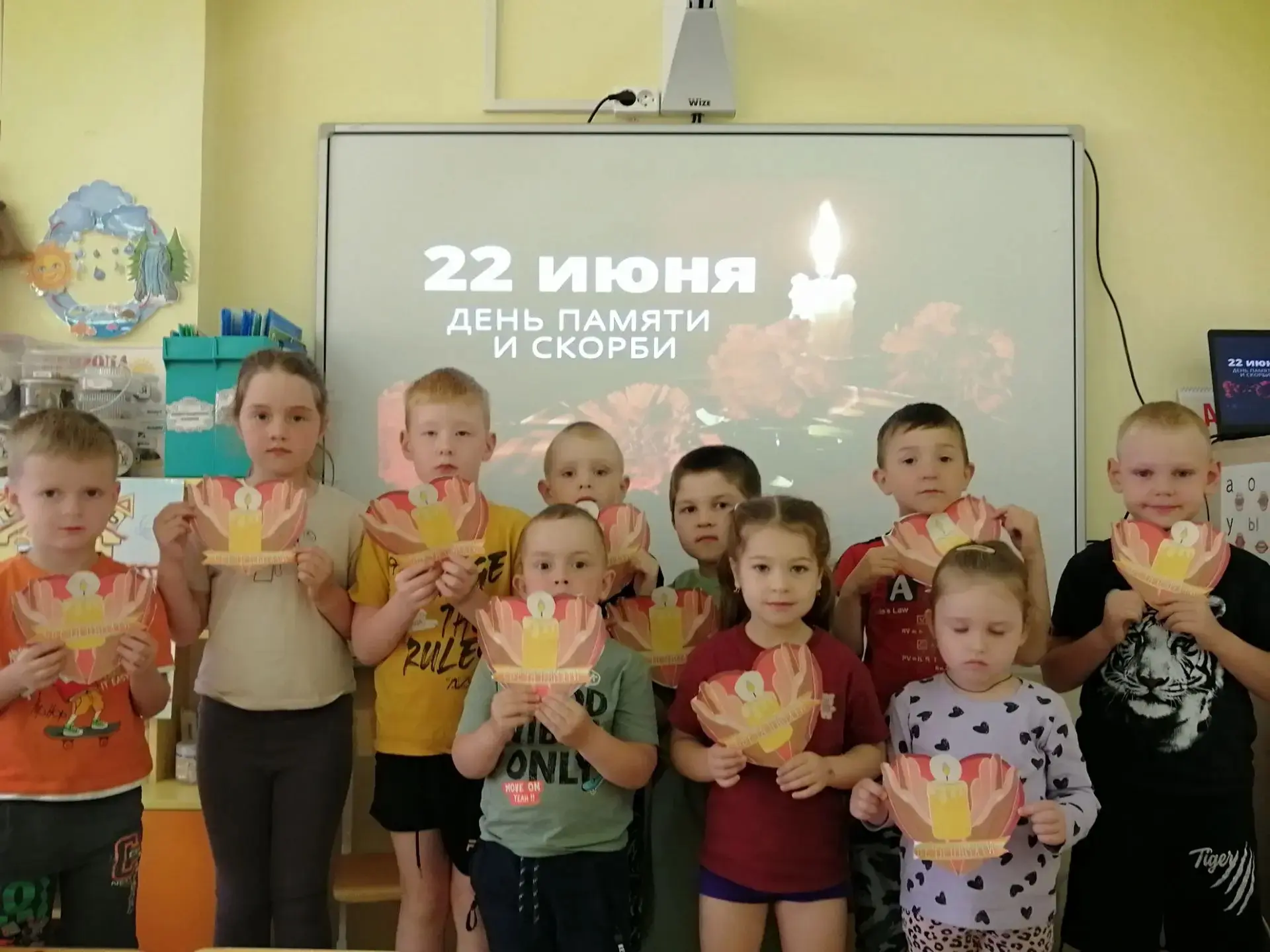 «Вставай, страна огромная, вставай на смертный бой с фашистской силой темною, с проклятою ордой!»
22
