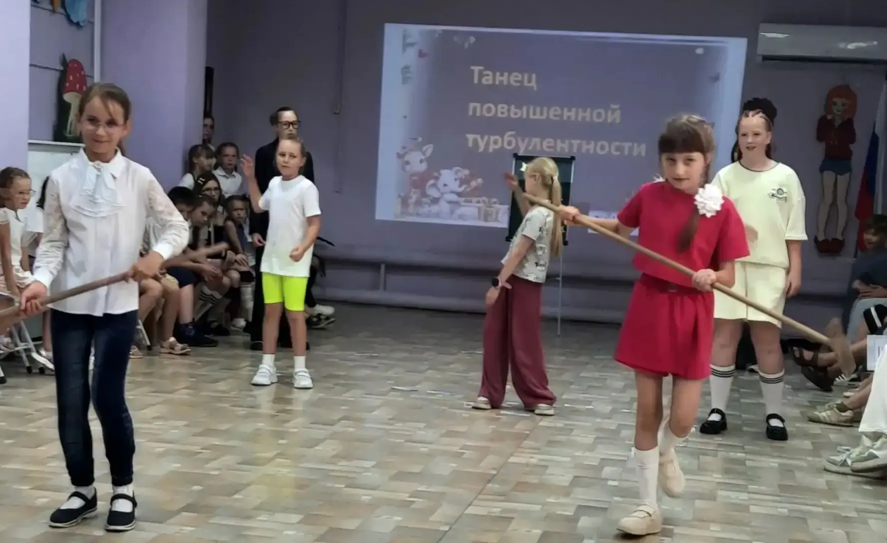 БЫЛО В ЛАГЕРЕ НЕ СКУЧНО, ВСЕМ ЗАНЯТИЯ НАШЛИ!
«Вот и настал час расставания…», — слова ведущей вызвал