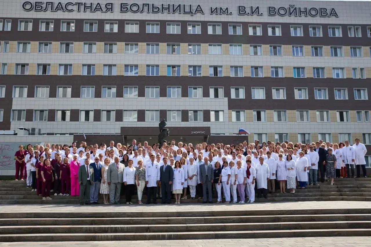 Накануне Дня медицинского работника в Оренбурге состоялась торжественная церемония возложения цветов