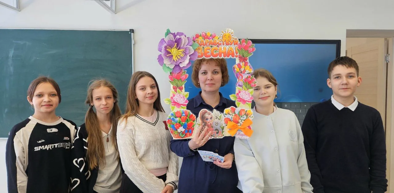 ВСЕРОССИЙСКАЯ АКЦИЯ "ВАМ, ЛЮБИМЫЕ!"  🌷В преддверии 8 марта активисты Первомайской средней школы под 
