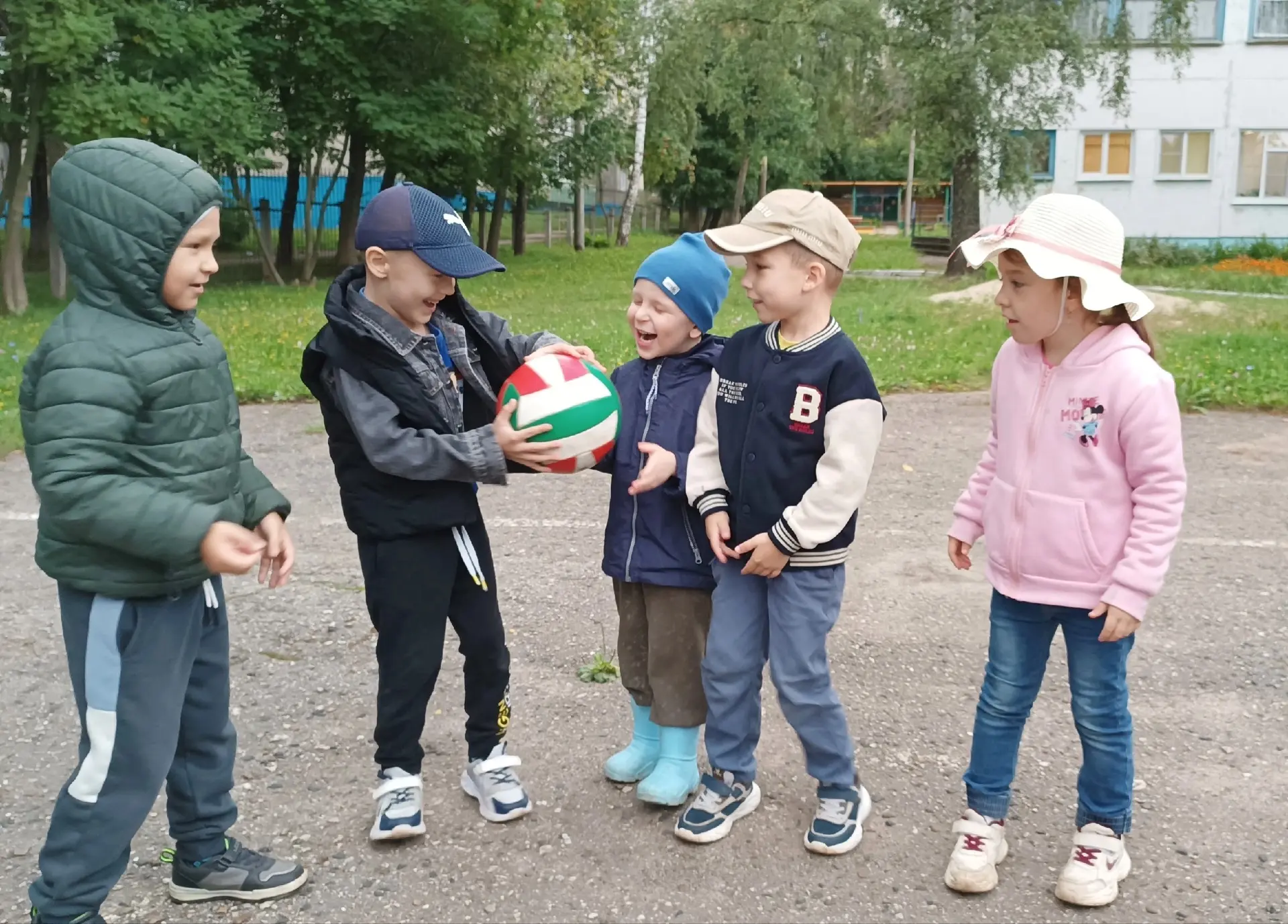 В рамках муниципального проекта "Спортивное лето" в детском саду прошёл День дворовых и...