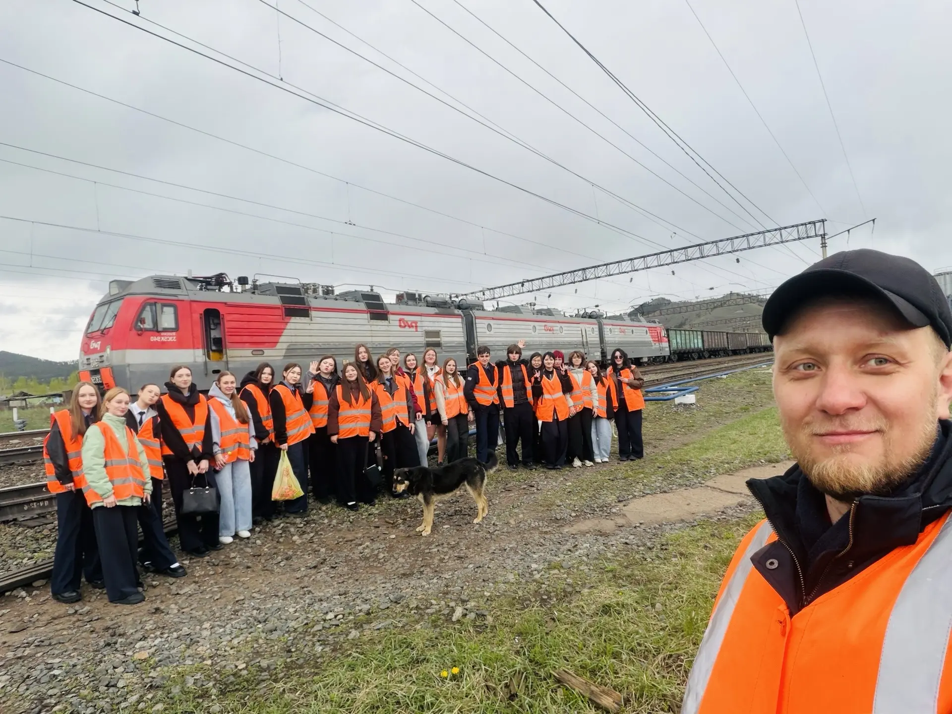 🚂 Вперёд к профессиональным вершинам! Студенты УУКЖТ ИрГУПС на станции «Дивизионная» 🚉✨  18 мая студ