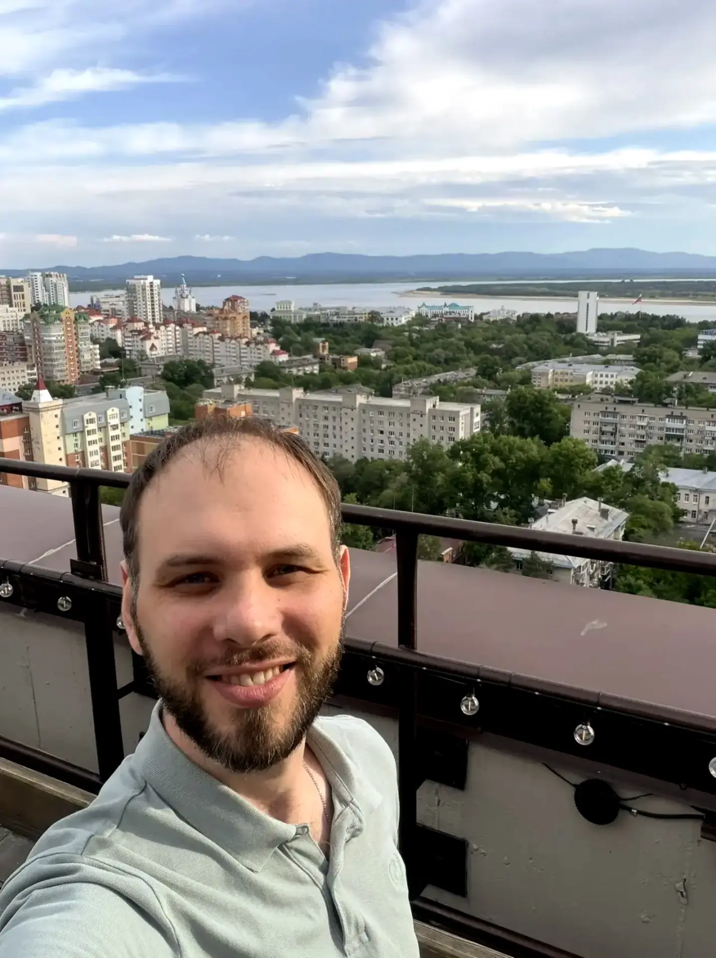 Недавно меня спросили, использовал ли я искусственный интеллект при написании песни «Над водной глад