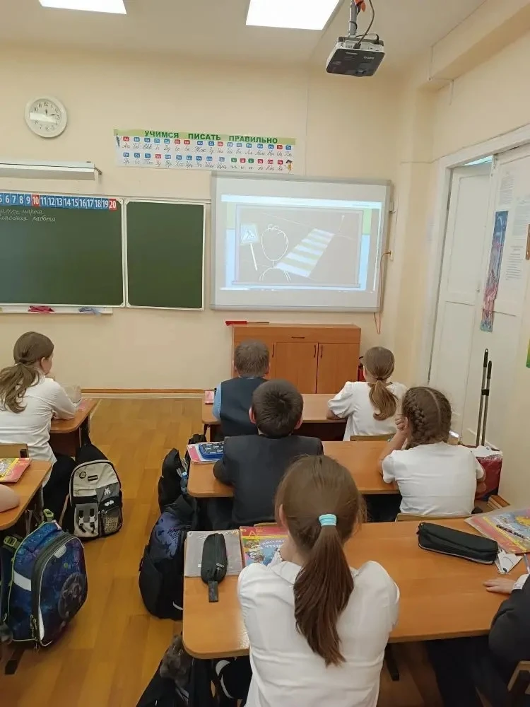 Пятница безопасности у Орлят! 🦅  13 марта, в 4 «В» классе средней школы № 8 города Костромы прошла т